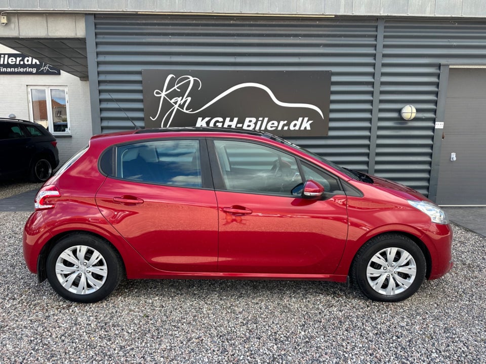 Peugeot 208 1,2 VTi Allure Sky 5d