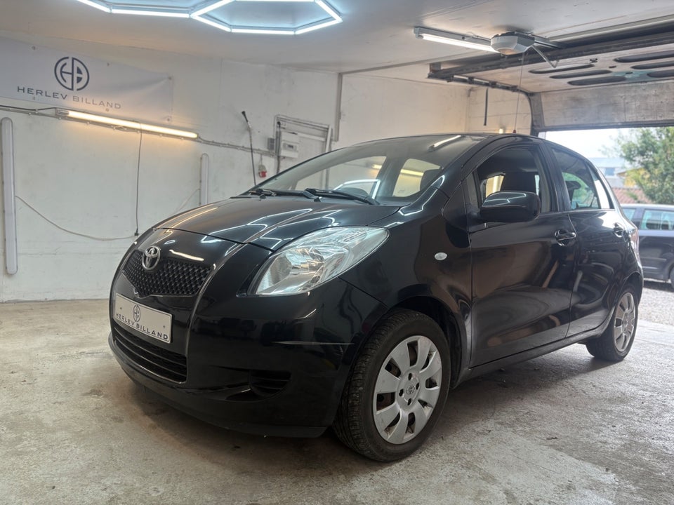 Toyota Yaris 1,3 VVT-i Terra 5d