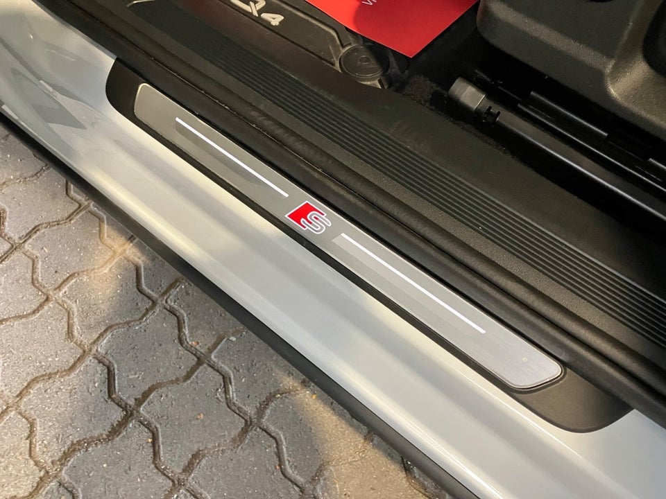 Audi Q4 e-tron 40 S-line 5d