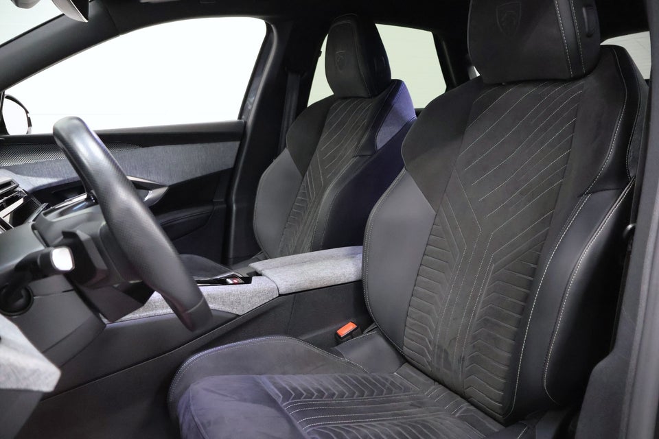 Peugeot e-3008 77 GT 5d