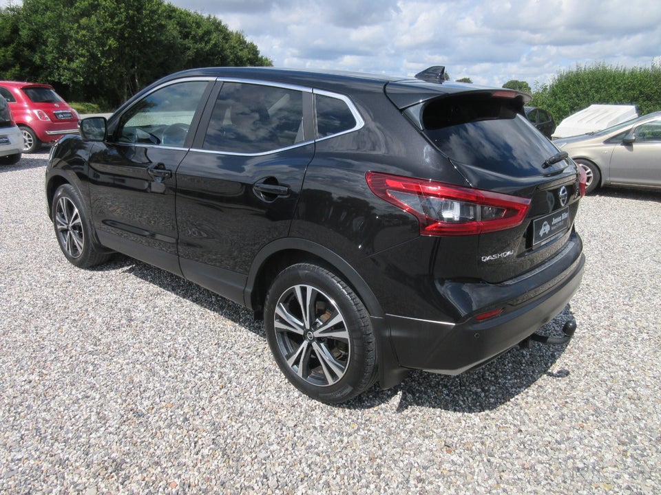 Nissan Qashqai 1,3 Dig-T 140 N-Connecta 5d