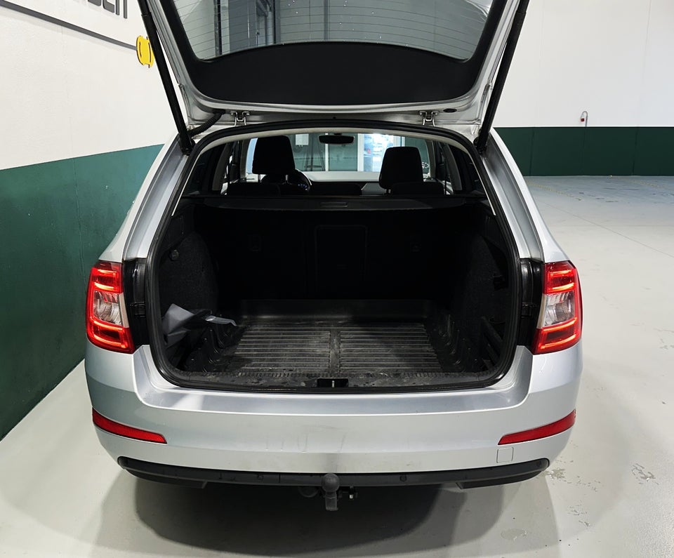 Skoda Octavia 1,6 TDi 110 Style Combi DSG 5d