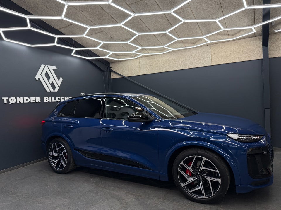 Audi SQ6 e-tron quattro 5d