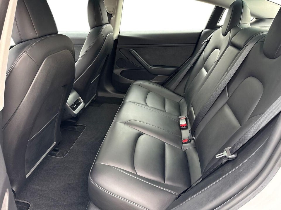 Tesla Model 3 RWD 4d