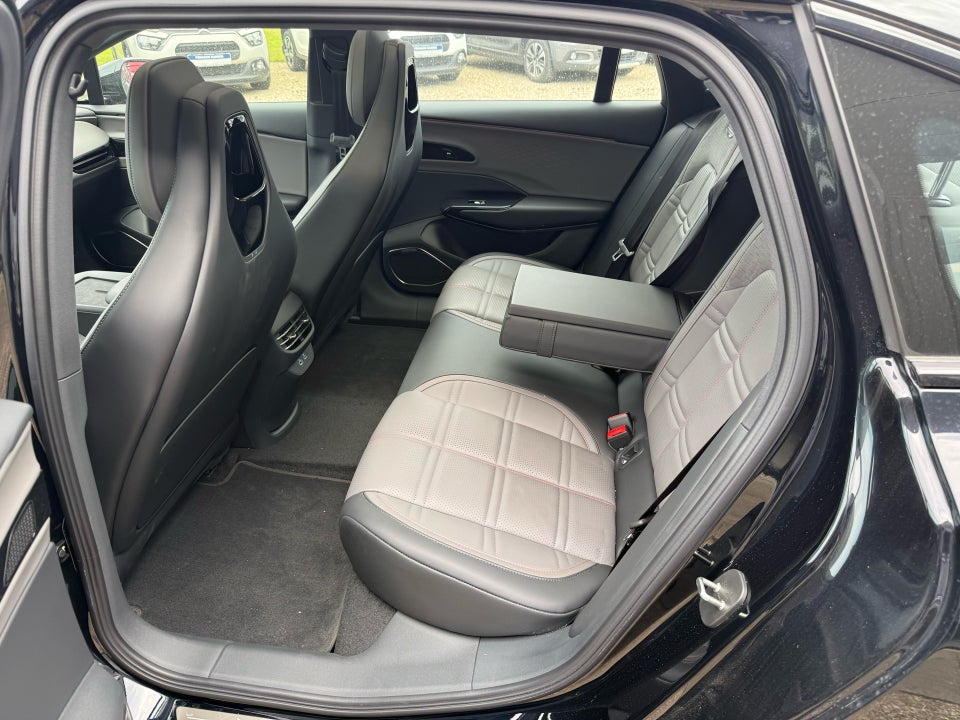 Hongqi EH7 111 Exclusive 4d