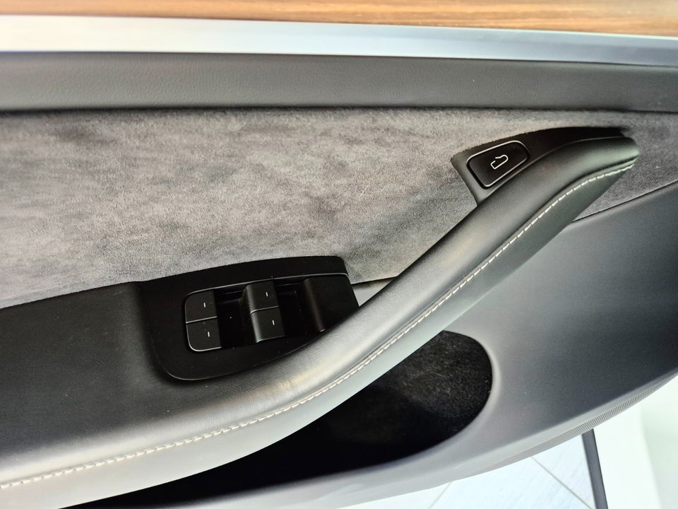 Tesla Model Y Long Range AWD 5d