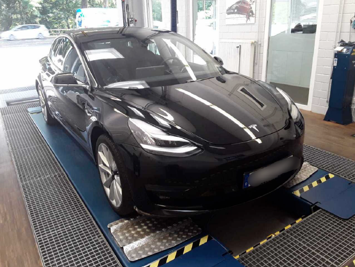 Tesla Model 3 Long Range AWD 4d