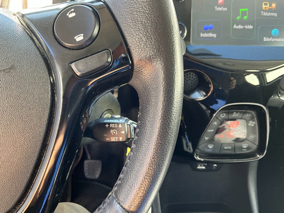 Peugeot 108 1,0 e-VTi 72 Selection Tech 5d