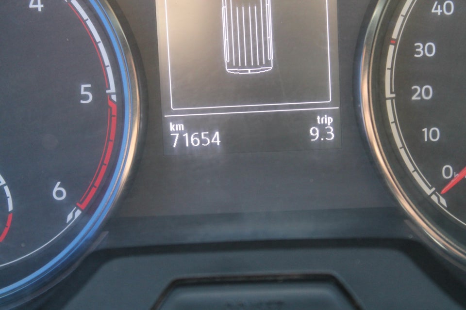 VW Transporter 2,0 TDi 110 Kassevogn lang