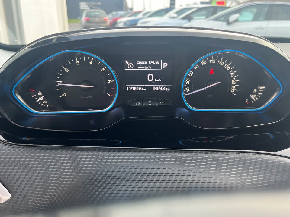 Peugeot 2008 1,2 e-THP 110 Allure Sky EAT6 5d