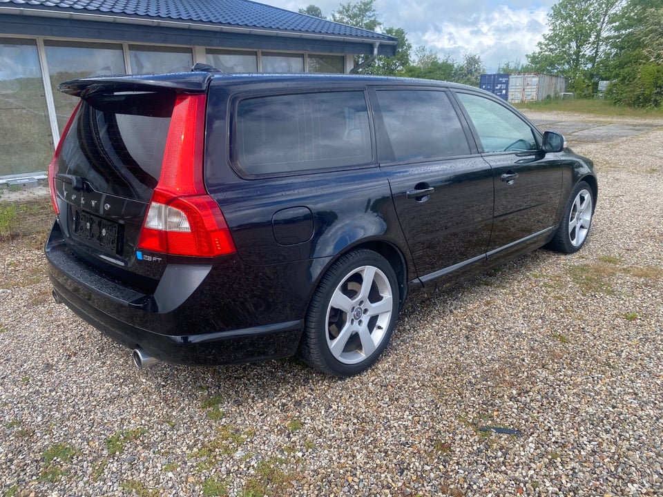 Volvo V70 2,5 T 230 Summum aut. 5d