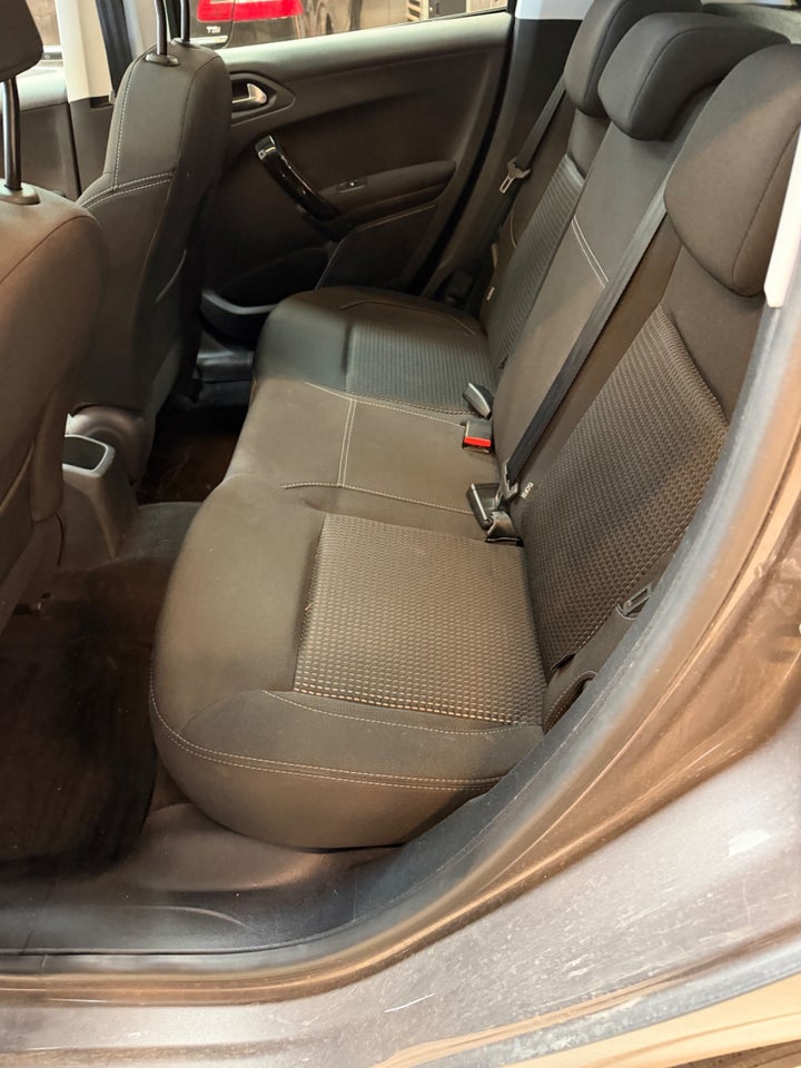 Peugeot 208 1,6 BlueHDi 100 Selection Sky 5d