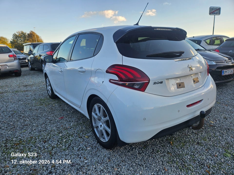 Peugeot 208 1,2 VTi 82 Signature Sky 5d
