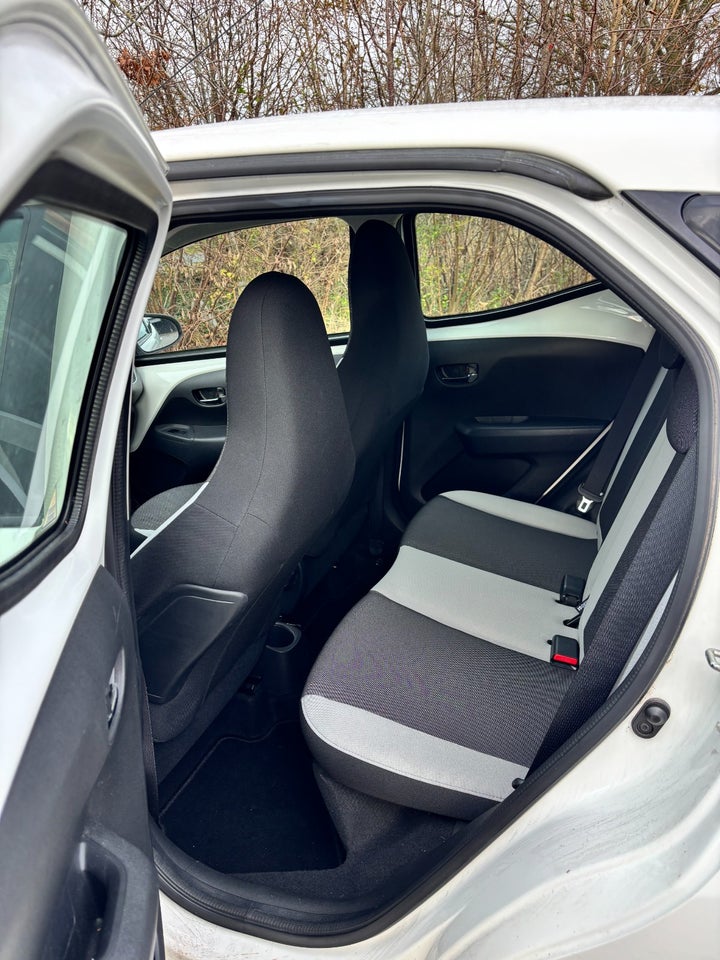 Toyota Aygo 1,0 VVT-i x-play x-touch 5d