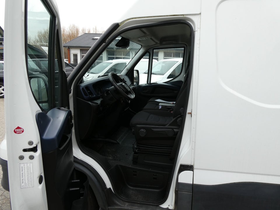 Iveco Daily 2,3 35S16 12m³ Van AG8