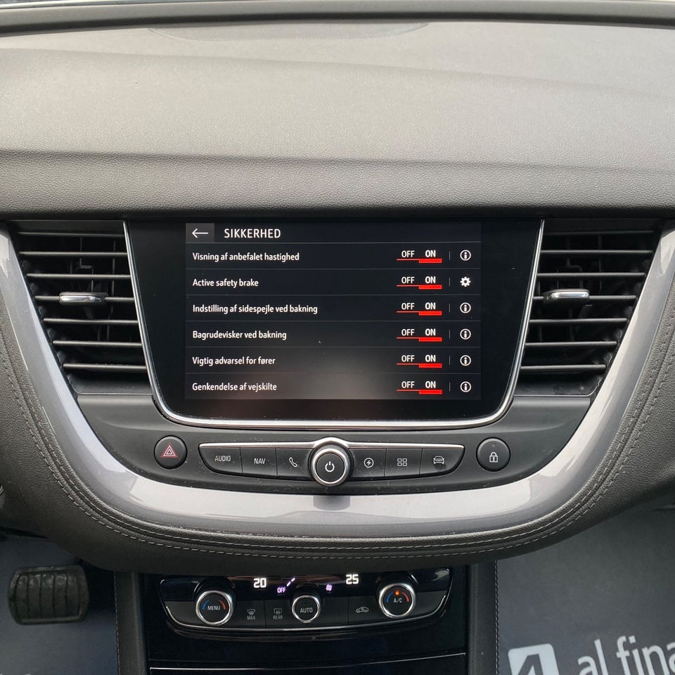 Opel Grandland X 1,6 Hybrid4 Exclusive aut. 5d