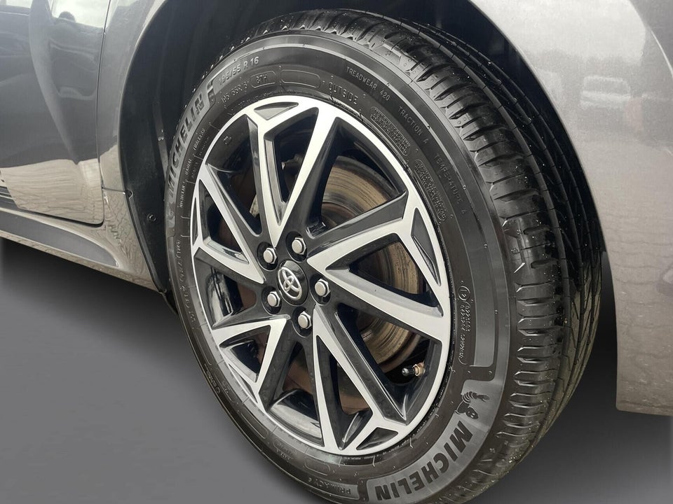 Toyota Yaris 1,5 Hybrid H3 Style e-CVT 5d