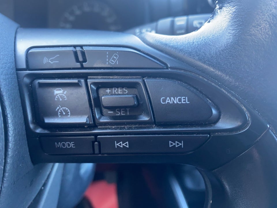 Toyota Yaris 1,5 Hybrid Essential e-CVT 5d