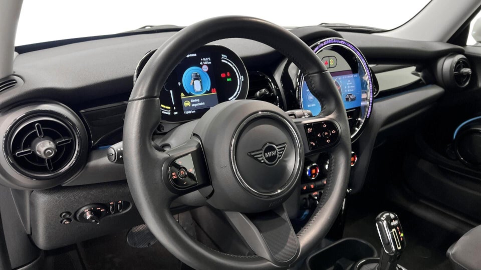 MINI Cooper SE Essential 3d