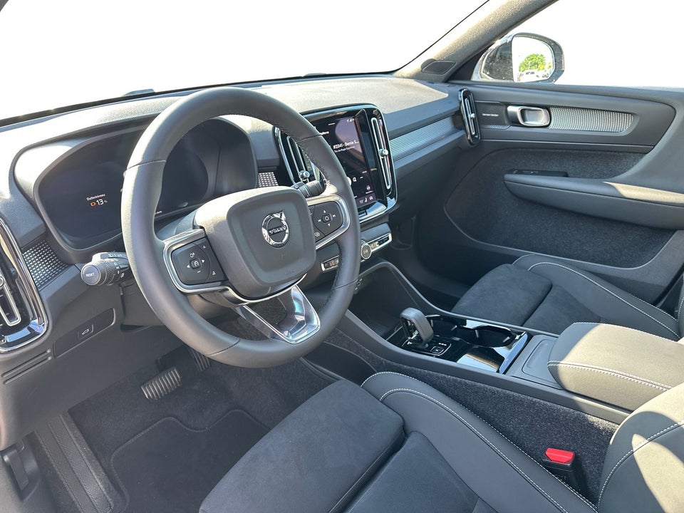 Volvo EX40 Extended Range Black Edition 5d