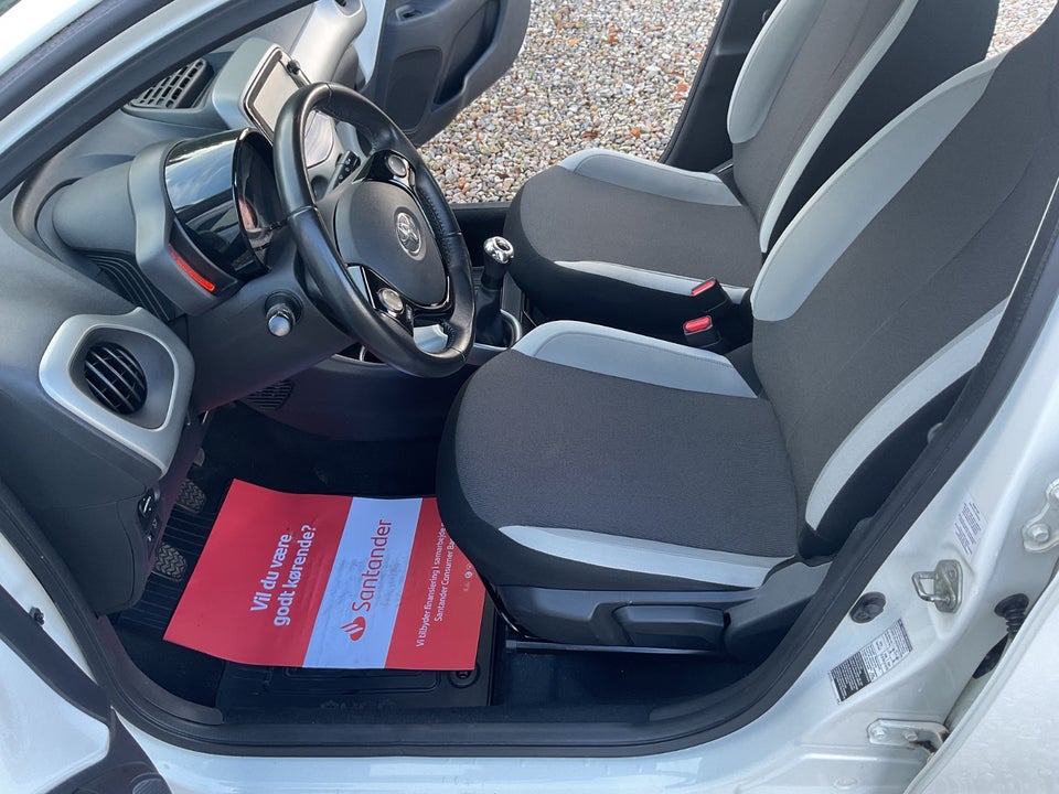 Toyota Aygo 1,0 VVT-i x-play x-touch 5d
