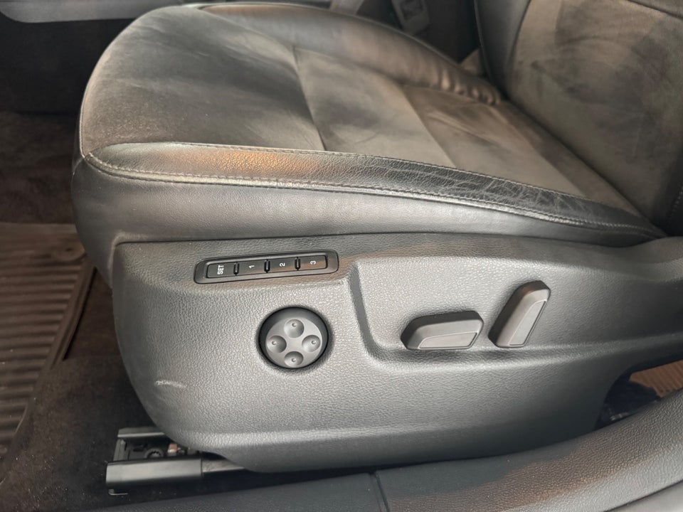 Skoda Superb 2,0 TDi 140 Elegance Combi 5d