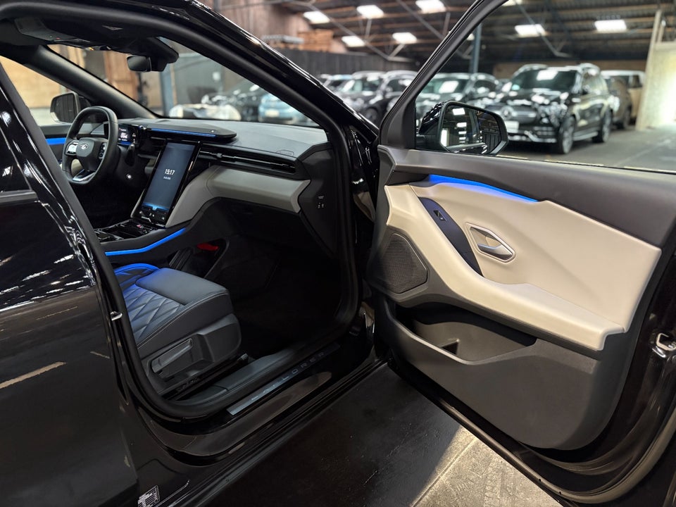 Ford Explorer 77 Premium Extended Range 5d