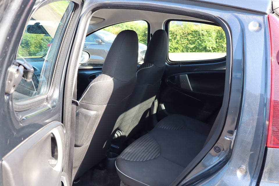 Peugeot 107 1,0 Champion Connect 5d