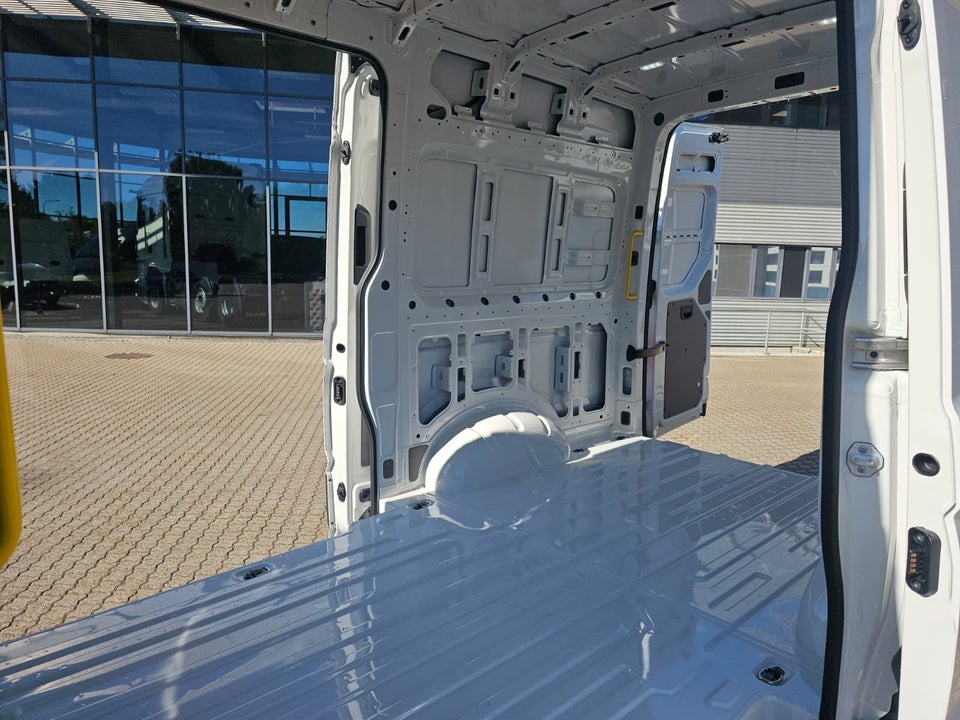 MAN TGE 2,0 3.160 Kassevogn L3H3 aut. RWD