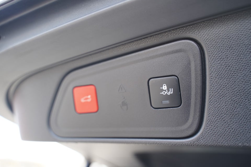 Peugeot 3008 1,6 Hybrid First Selection EAT8 5d