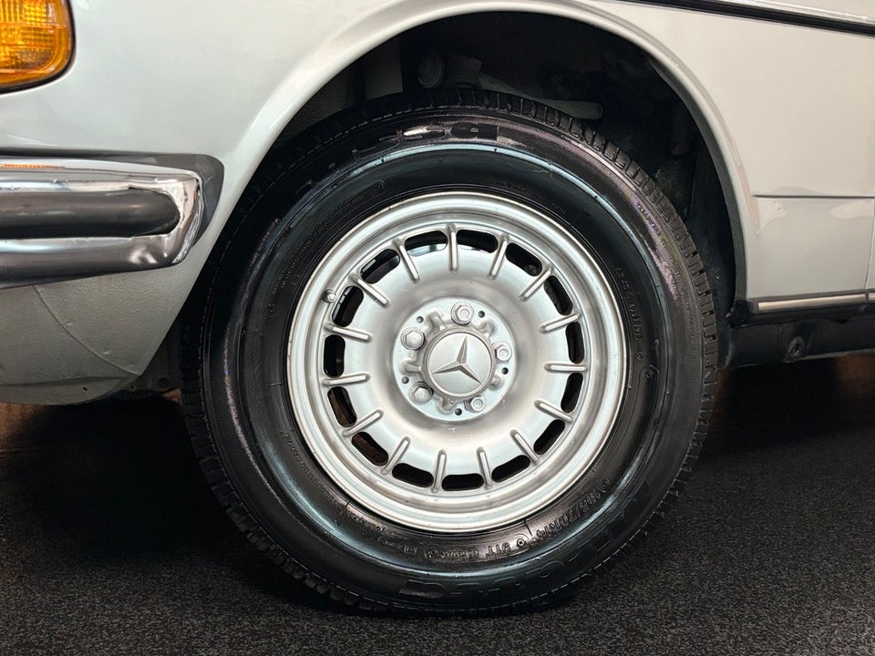 Mercedes 230 CE 2,3 Coupé aut. 2d
