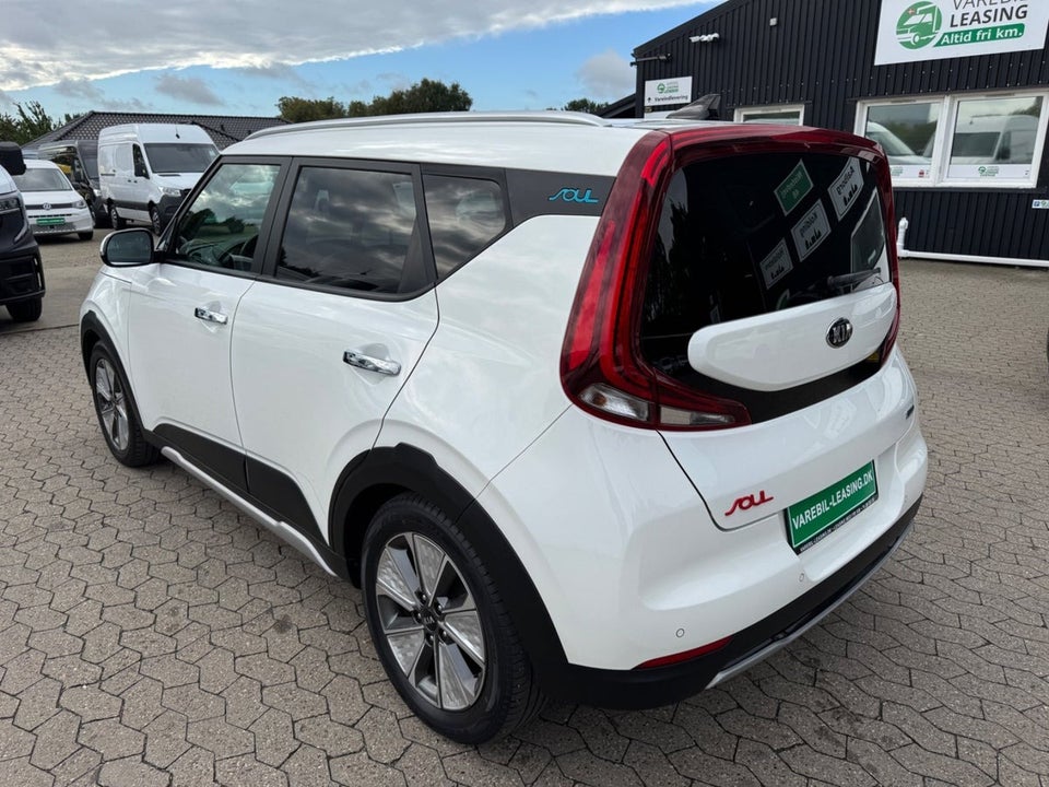 Kia e-Soul 64 Premium Luxury Van 5d