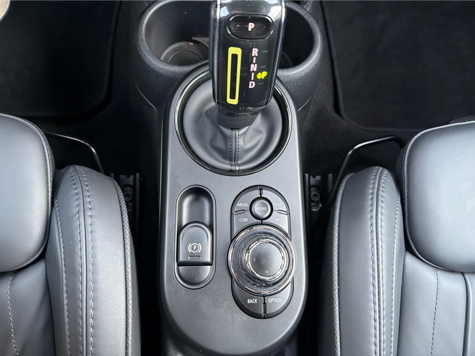 MINI Cooper SE Cabriolet 2d