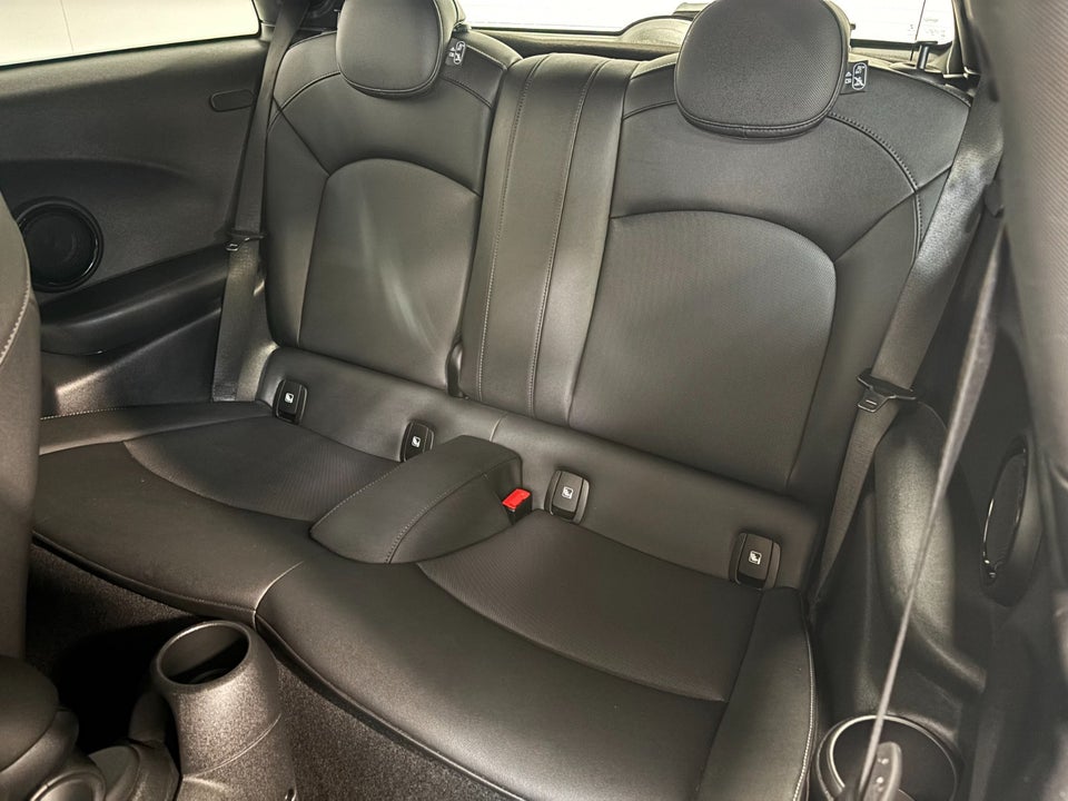 MINI Cooper SE Essential 3d