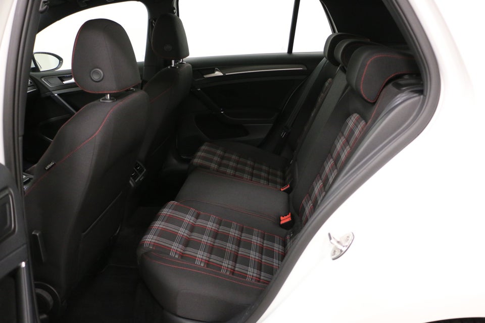 VW Golf VII 2,0 GTi Performance DSG 5d