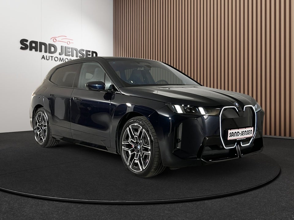BMW iX xDrive60 Fully Charged 5d