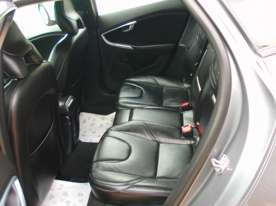 Volvo V40 2,0 D3 150 Momentum aut. 5d