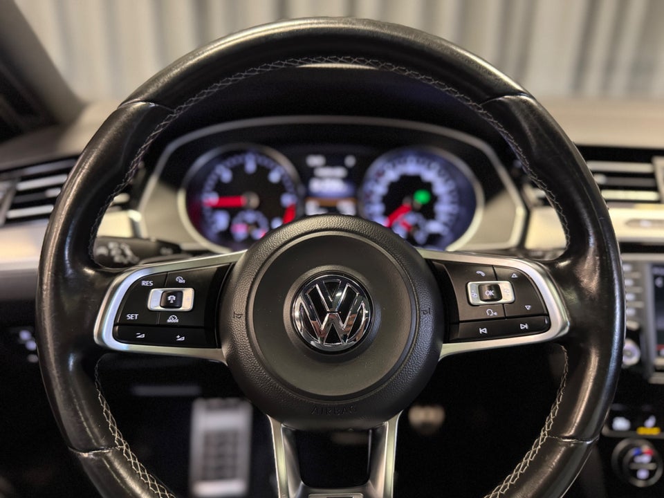 VW Passat 2,0 TDi 240 R-line Variant DSG 4Motion 5d