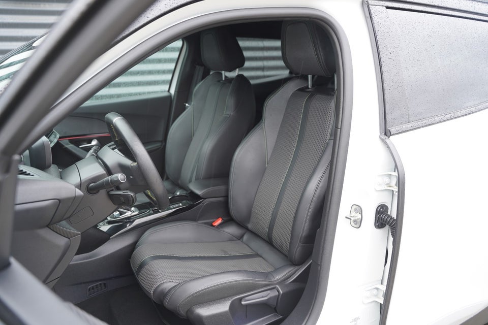 Peugeot e-2008 50 GT 5d