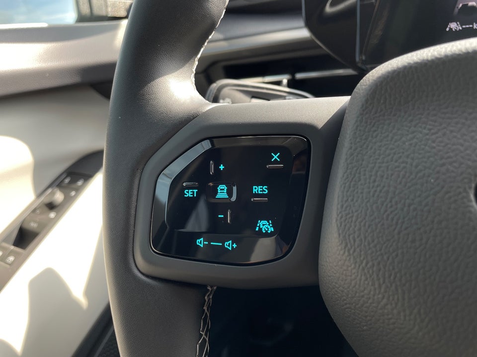 Ford Explorer 79 Select Extended Range AWD 5d
