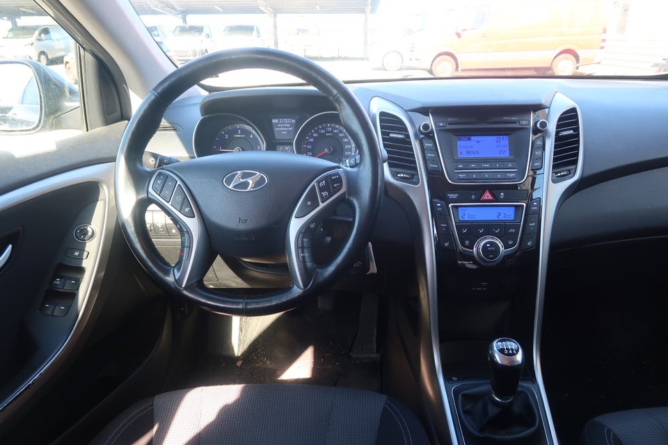 Hyundai i30 1,6 CRDi 110 Premium CW 5d