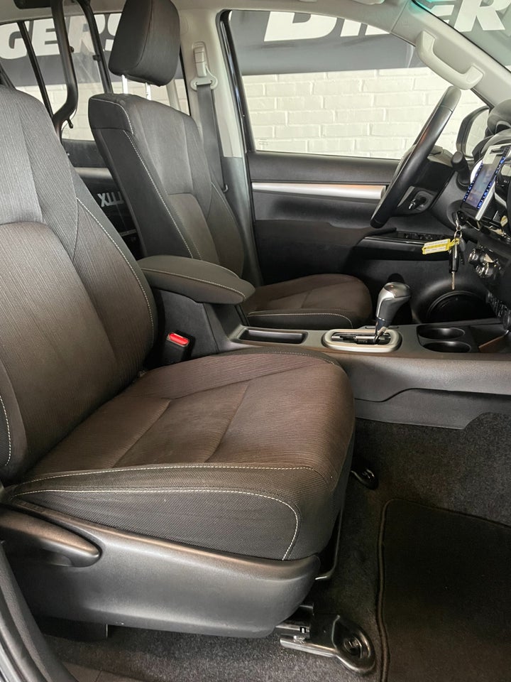 Toyota HiLux 2,4 D-4D 150 T3 Db.Kab aut. 4x4 4d