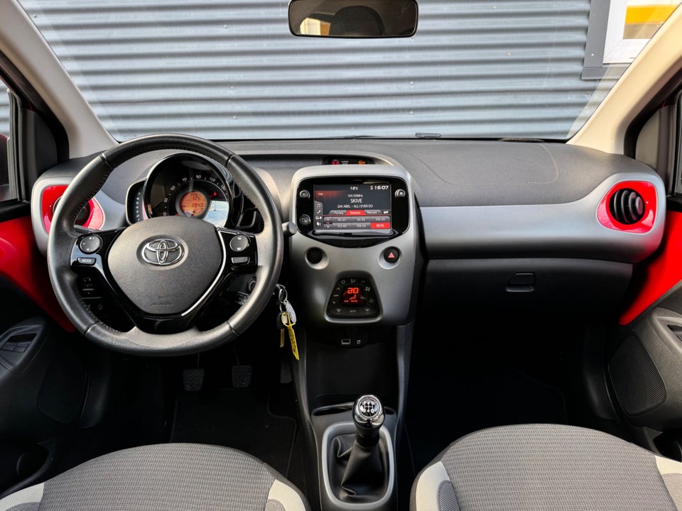 Toyota Aygo 1,0 VVT-i x-press 5d