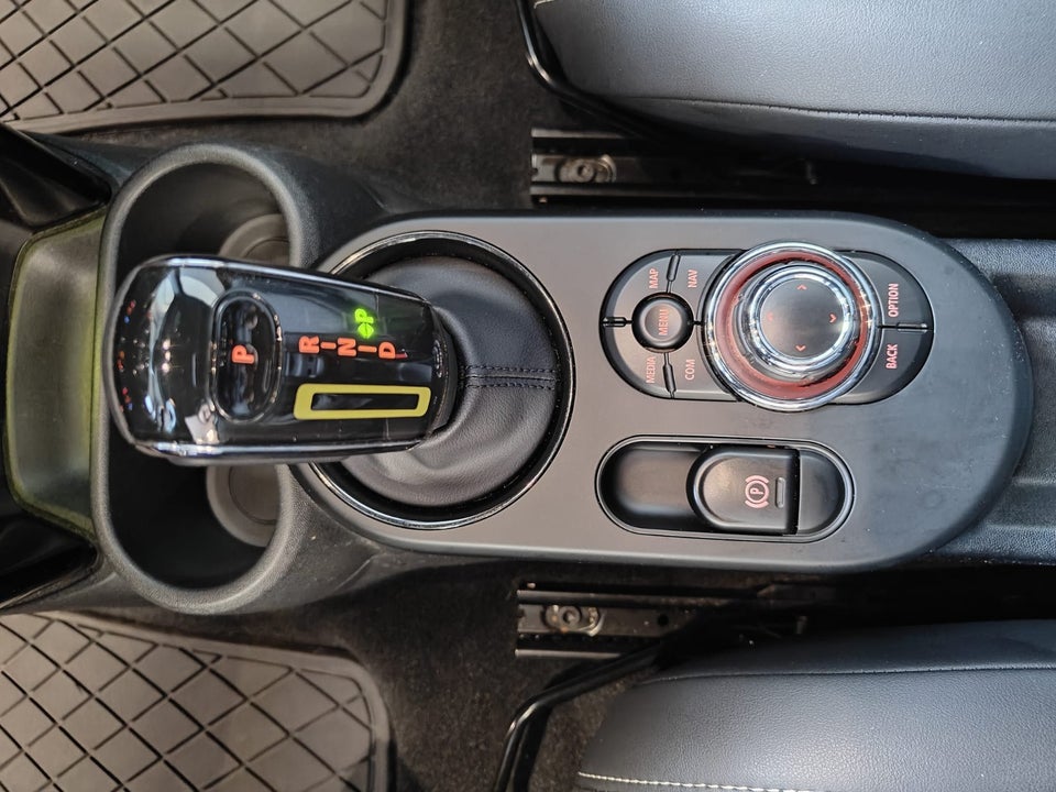 MINI Cooper SE Essential 3d