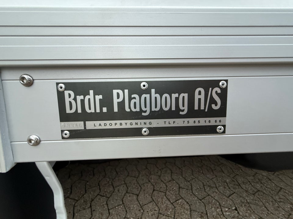 Iveco Daily 3,0 35S18 4100mm Box m/lift AG8