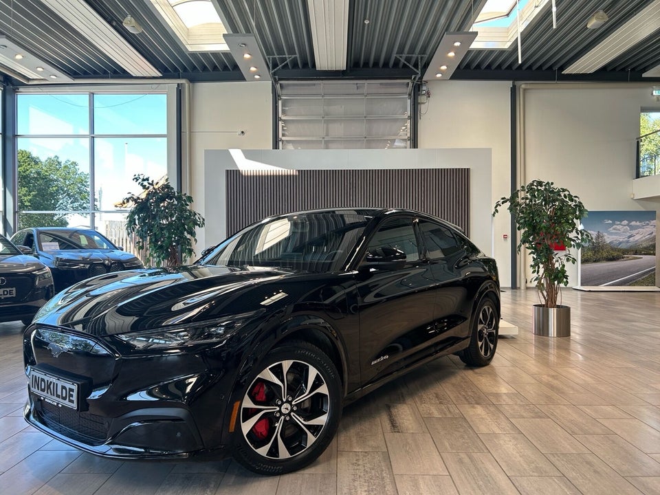 Ford Mustang Mach-E 68 Premium Standard Range AWD 5d