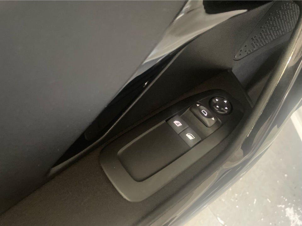 Peugeot 208 1,2 VTi 82 Strike 5d