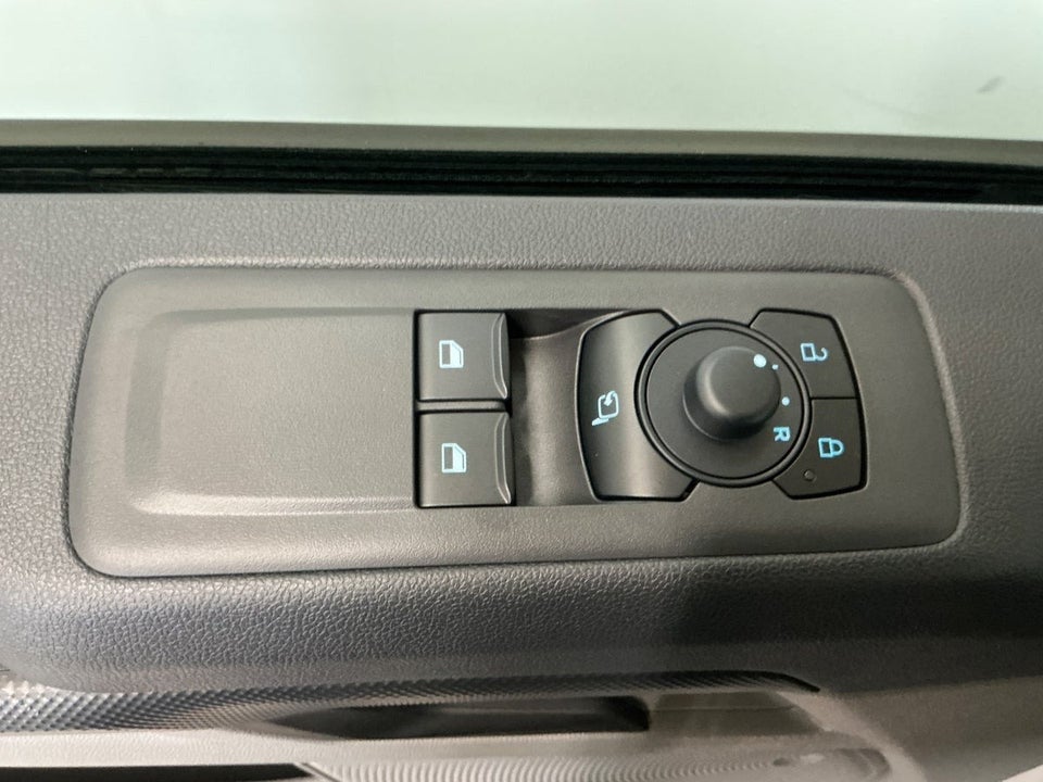 Ford E-Transit Custom 320L 64 Trend