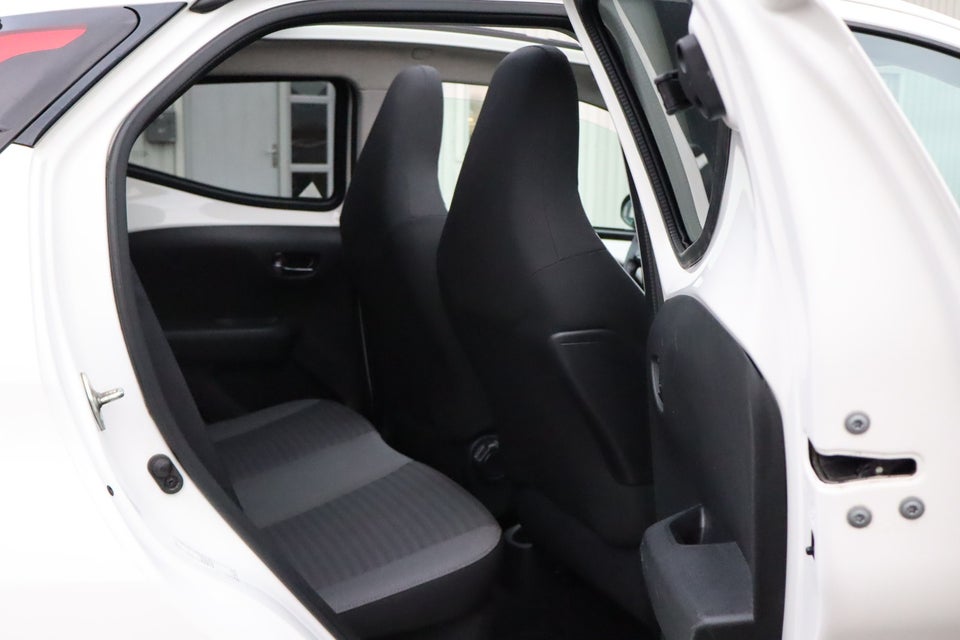 Toyota Aygo 1,0 VVT-i x-clusiv x-shift 5d