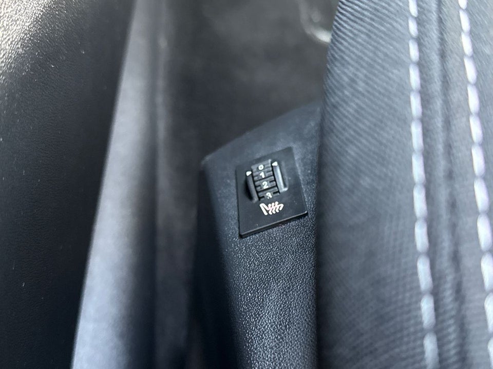 Peugeot 208 1,2 VTi 82 Signature Sky 5d